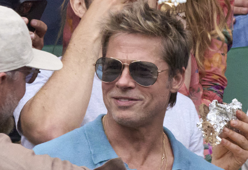 Брэд Питт в стильном образе появился на финале Уимблдона. Фото!