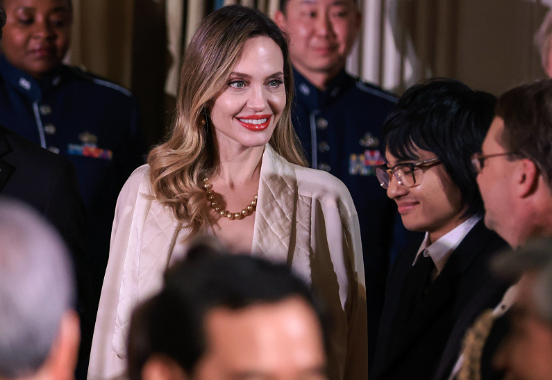 Анджелина Джоли вместе с детьми ищет новую квартиру в Нью-Йорке