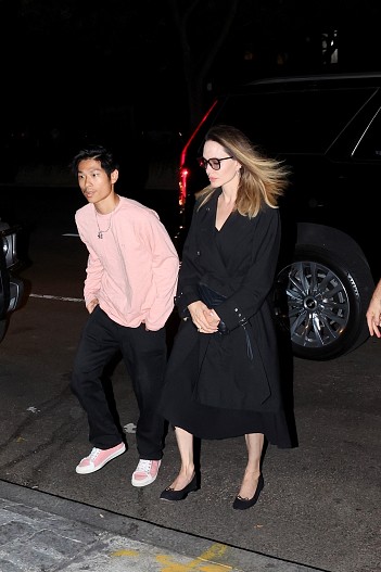 Анджелина Джоли с сыном Паксом