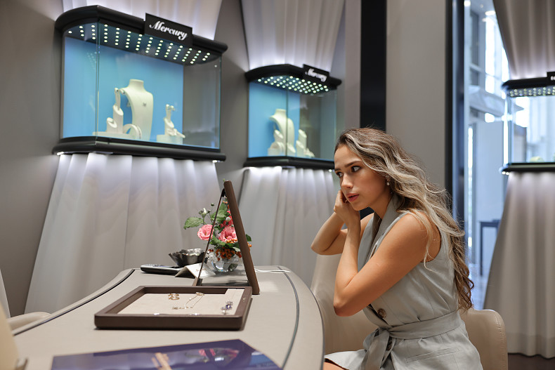 Алина Загитова (украшения Mercury)