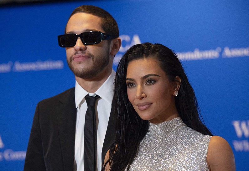 «Убегать — это неправильный путь»: Ким Кардашьян призналась, зачем ей нужны были отношения с Питом Дэвидсоном