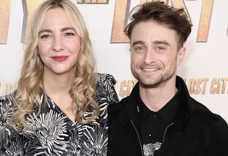 Дэниел Рэдклифф вышел на забастовку актеров вместе с новорожденным сыном