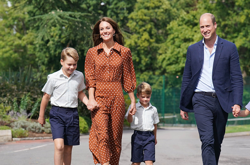 Кейт Миддлтон и принц Уильям с детьми
