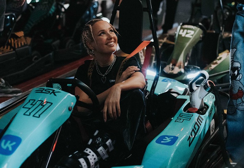 Клава Кока, Natan и Кирилл Скрипник устроили концерт на дне рождения Black Star Karting