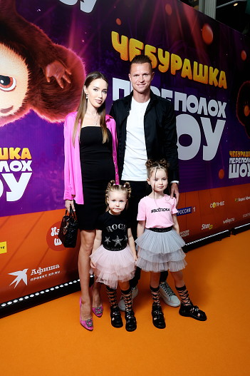 Анастасия Костенко и Дмитрий Тарасов с дочерьми