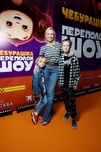 Катя Гордон с детьми