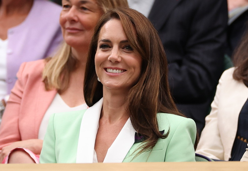 Кейт Миддлтон попала под дождь на трибуне Уимблдона. Новые фото принцессы!