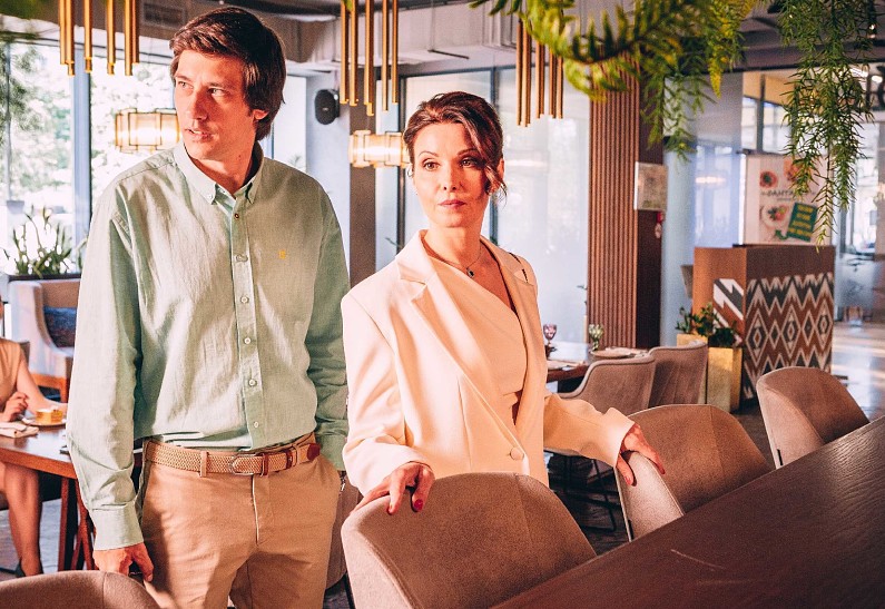 Александра Урсуляк, Зоя Бербер и Владимир Гуськов на съемках семейной комедии «Найти папу»