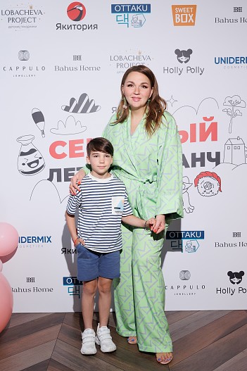 Надежда Ангарская с сыном Давидом