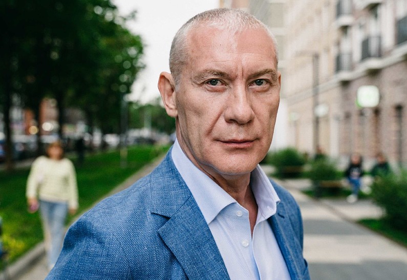 «Мой герой всегда разный»: Игорь Жижикин сыграет отца главного героя в сериале «Постучись в мою дверь»