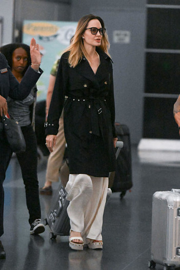 Анджелина Джоли