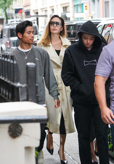 Анджелина Джоли с детьми