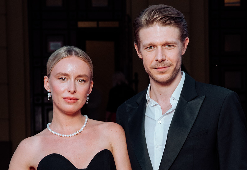 Никита Ефремов вышел в свет со своей новой девушкой. Фото!