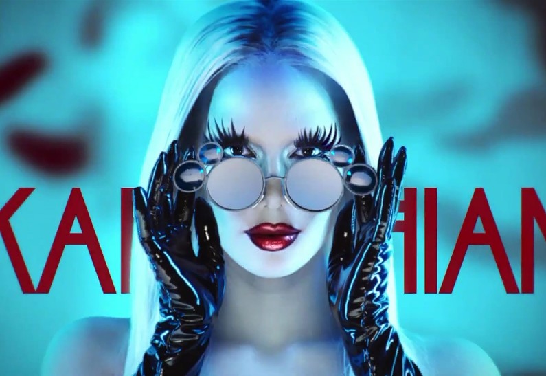 Ким Кардашьян и Эмма Робертс появились на постерах новой «Американской истории ужасов»