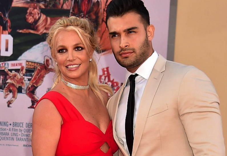 Бритни Спирс и Сэм Асгари разводятся после года брака