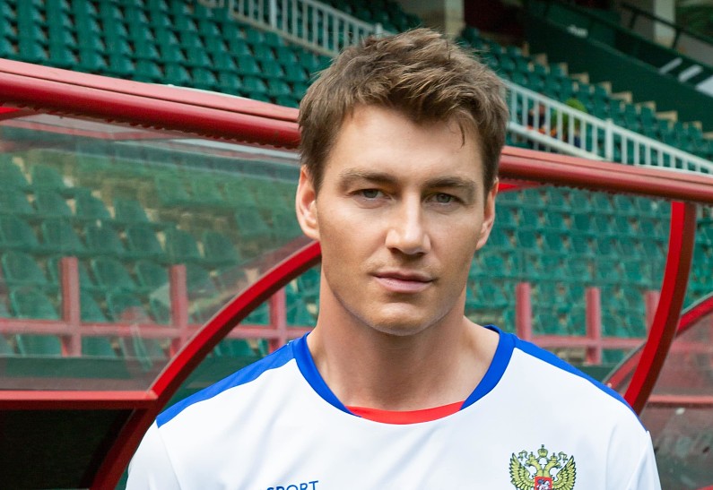 Алексей Воробьёв и Иван Охлобыстин в спортивной драме «Больше, чем футбол»