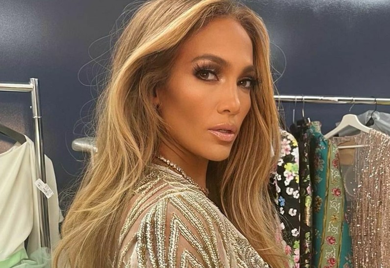 Дженнифер Лопес ошеломила поклонников невероятно стройной фигурой в нижнем белье. Фото!