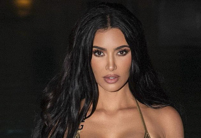 Ким Кардашьян раскритиковали за неумелый фотошоп