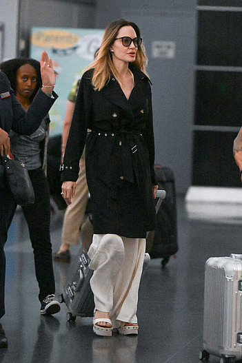 Анджелина Джоли