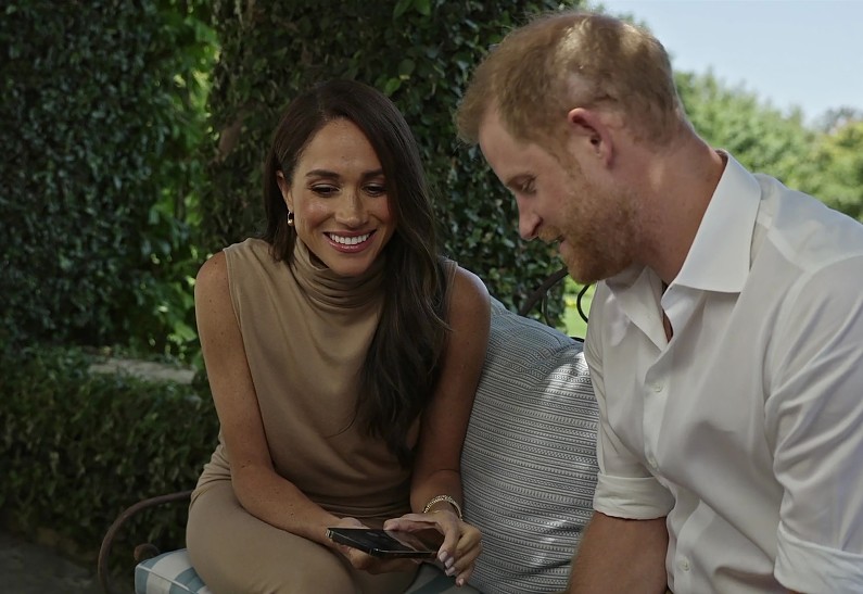 Скован и сдержан: принц Гарри теряет себя в присутствии Меган Маркл