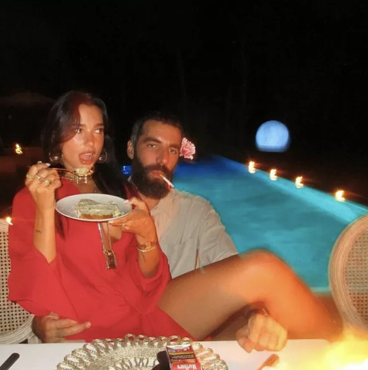 Дуа Липа со своим возлюбленным