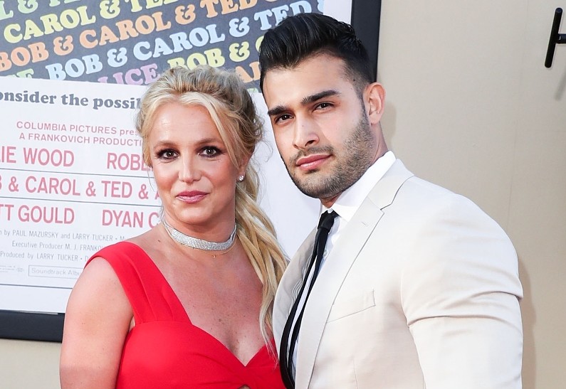 «Наложили швы»: Бритни Спирс разбила голову во время драки с Сэмом Асгари