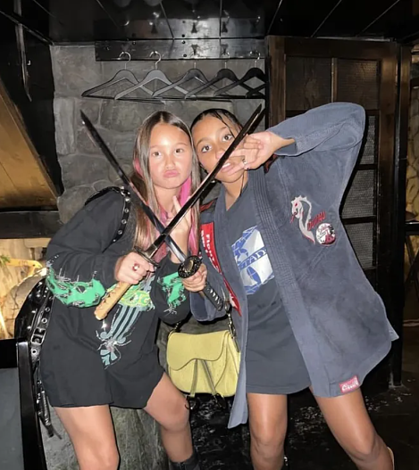 Норт с подругой