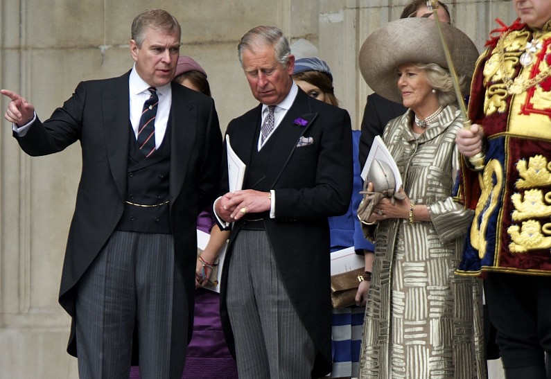 Принц Эндрю присоединился к членам королевской семьи в Балморале, чтобы почтить память Елизаветы II