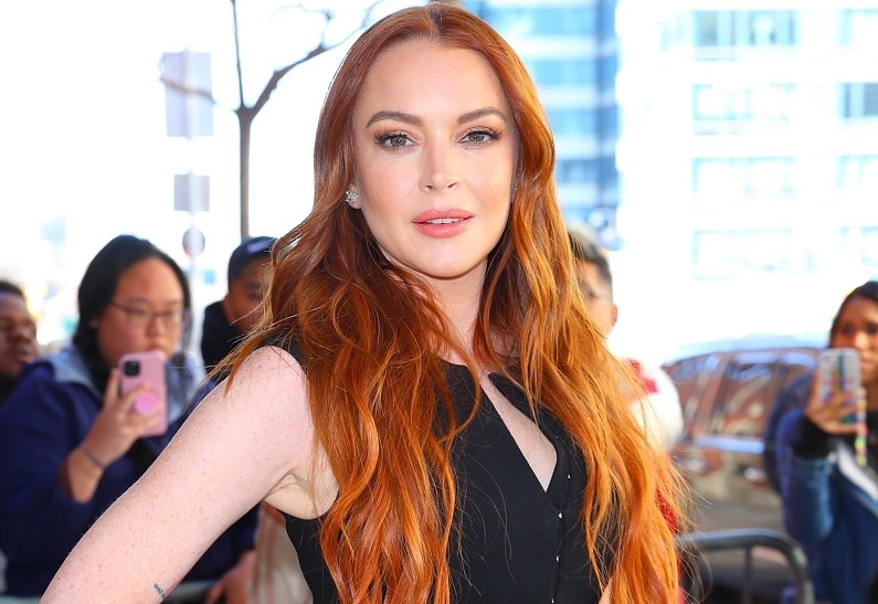 Линдси Лохан показала фигуру спустя две недели после родов. Фото!