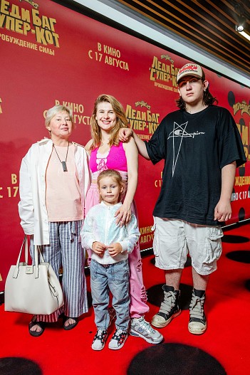 Анна Цуканова-Котт с семьей