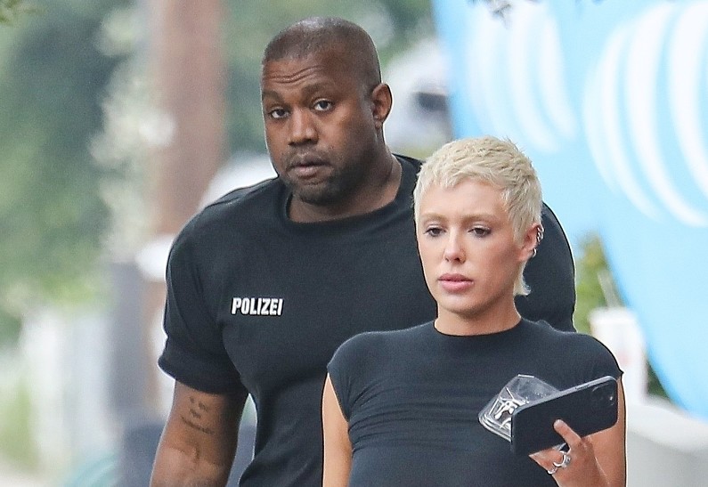 Грозит штраф: Канье Уэста и его возлюбленную требуют арестовать из-за непристойного поведения на публике