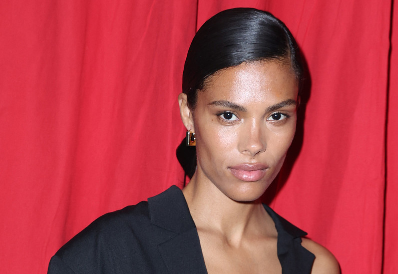 Тину Кунаки впервые заметили на свидании  после развода с Венсаном Касселем