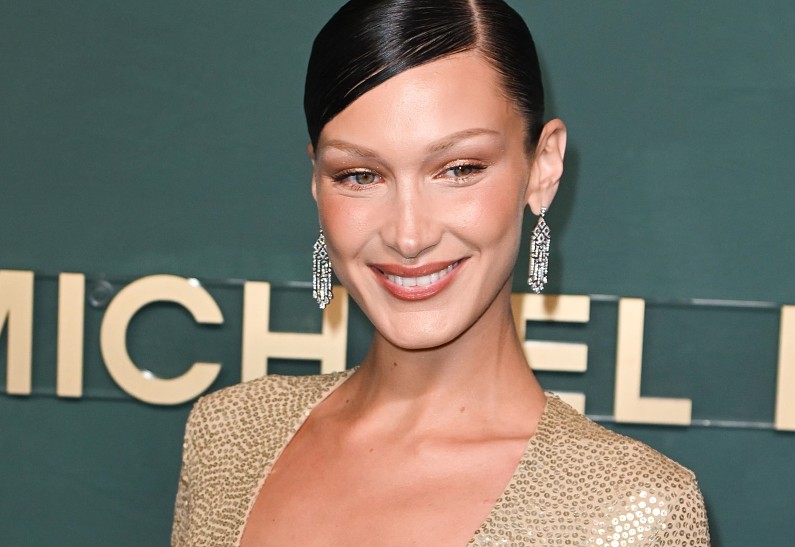 Белла Хадид откровенно рассказала о тяжелой борьбе с болезнью Лайма и показала честные фотографии