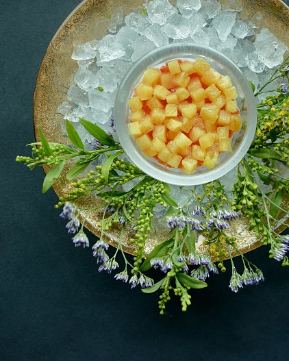 Форелевая икра, ананас, лаванда