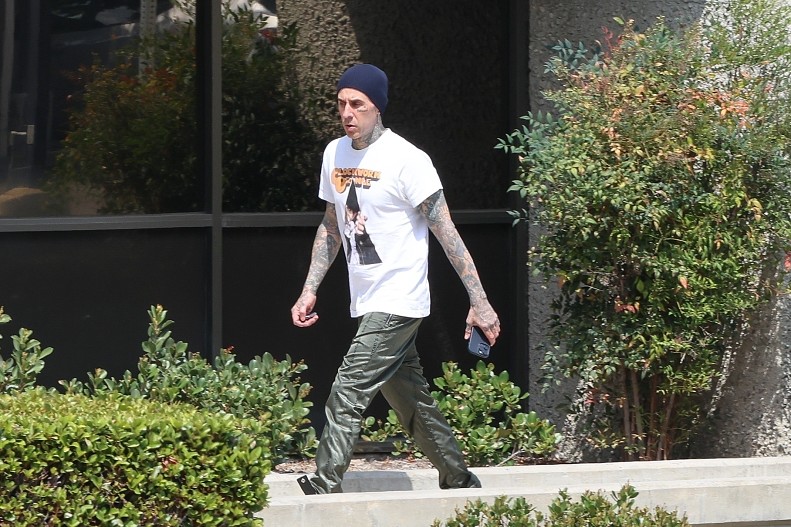 Трэвис Баркер