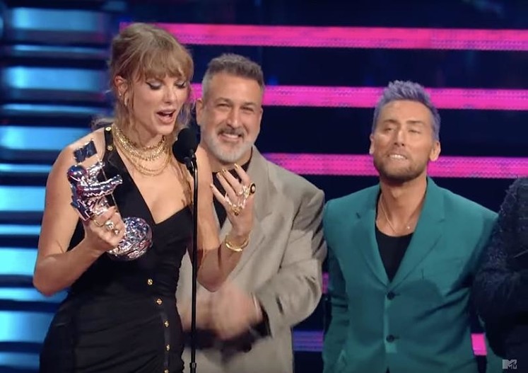 Тейлор Свифт и группа *NSYNC