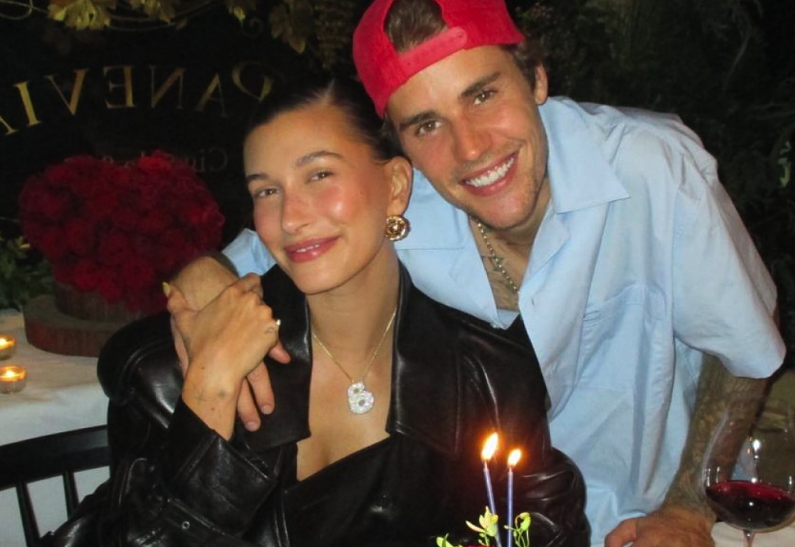 Джастин Бибер поздравил свою жену Хейли Бибер с годовщиной свадьбы