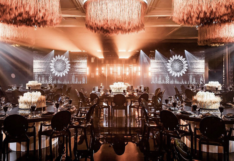 Вечеринка Moulin Rouge by Civilization Family пройдет в ресторане «Подмоскоvные Vечера»