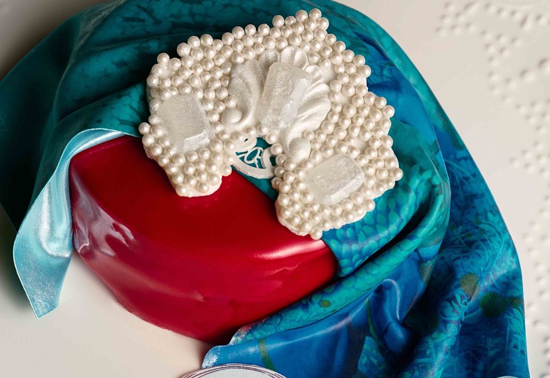 Коллаборация Alena Akhmadulina Atelier и ресторана Dr.Zhivago