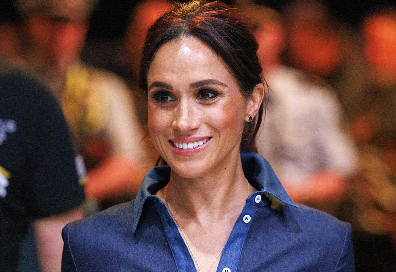 Меган Маркл в элегантном платье-бюстье появилась с мужем на церемонии закрытия «Игр непобежденных». Фото!