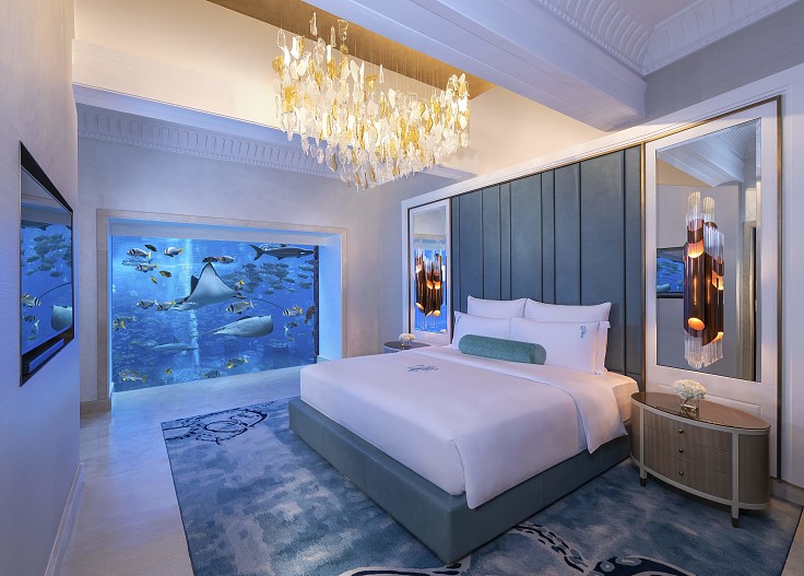 Спальня подводного люкса отеля Atlantis, the Palm