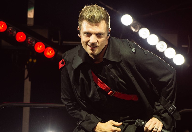 Вокалиста Backstreet Boys Ника Картера обвинили в изнасиловании несовершеннолетней девушки