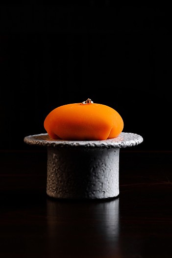 Моти с начинкой из крема маскарпоне и персика