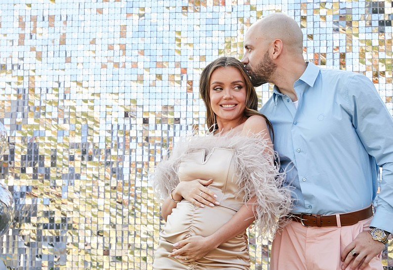 ЛеГендер пати: ST и Ассоль узнали пол будущего ребенка