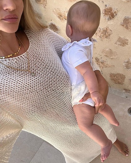 Роузи Ханингтон-Уайтли с дочерью