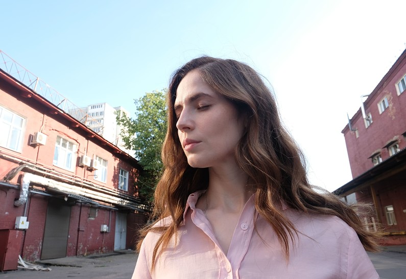 Мобильный художественный театр представил аудиоспектакль «Встречи и расставания»