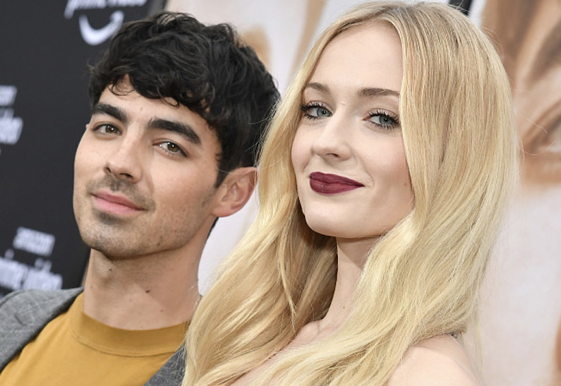 Софи Тёрнер пришла на концерт Джо Джонаса на фоне слухов о разводе