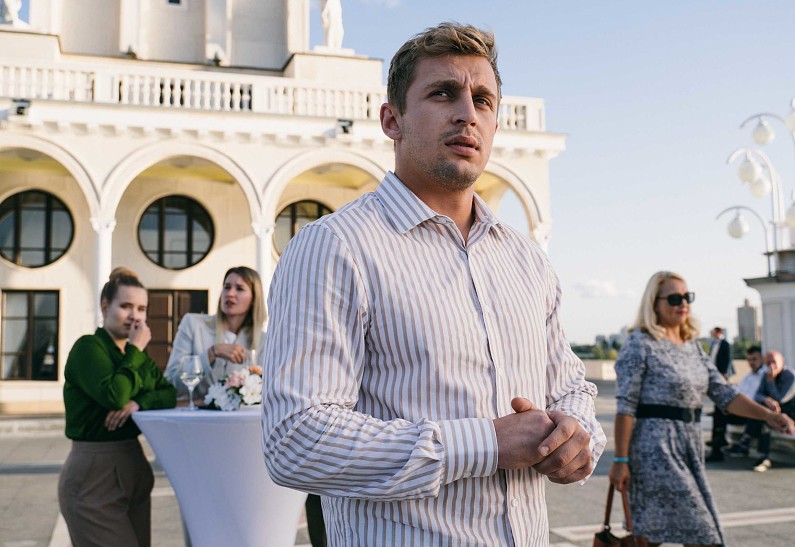 «Сняться в кино – это мечта». Саша Стоун присоединился к касту сериала «Постучись в мою дверь»