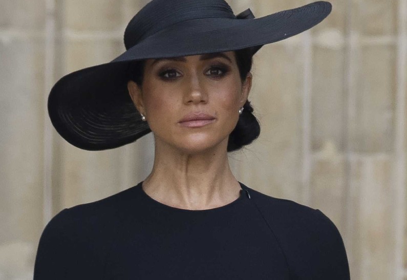 Меган Маркл выступила с тонко завуалированными угрозами королевской семье за ​​несколько дней до смерти Елизаветы II
