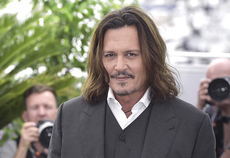 Сорвал крупный куш: Джонни Депп вновь стал лицом парфюма Dior